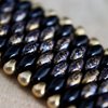 Chic & Sensueel, slangenpatroon armband in zwart en goud