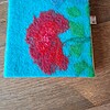 Handgemaakt art journaling boekje met unieke gevilte kaft met bloemmotief– 32 pagina’s & losse stickers