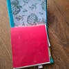 Handgemaakt art journaling boekje met unieke gevilte kaft met bloemmotief– 32 pagina’s & losse stickers
