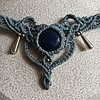 Boho statement ketting Izzy – macramé halsketting met blauwe steen