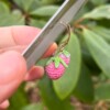 Micro gehaakte aardbei oorringen – klein & eenvoudig