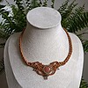Misty – Unieke Micromacramé Ketting met Goudkleurige Accenten