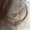 Misty – Unieke Micromacramé Ketting met Goudkleurige Accenten