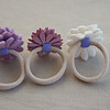 Set elastieken bloemen neutraal lila/ wit (wol en kunstleer)