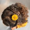 Wollige harige bloem op matte haarspeld 4,5cm