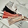 Zilver kleur sleutelhanger met franjes van leer , keyring