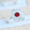 Zilveren ring met bloem en carneool hart