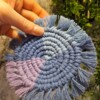 Blauw paars macrame onderzetter