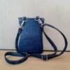 Denim telefoontasje met crossbody schouderband. Uniek handgemaakt, hergebruik jeans