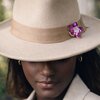 Fluweel & Fonkel, handgemaakte kristallen bloem broche