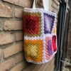 Gehaakte tas van granny squares, totebag, nieuw in thema rood-oranje-paars