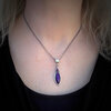 Handgemaakte zilveren hanger met agaat en amethist – unieke blauw/paarse edelsteen hanger