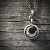 Handgemaakte zilveren hanger met onyx en parelmoer schelp maan