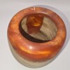 Vaas gemaakt van eikenhout en oranje/goudkleurig epoxy