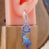 Diepblauw & Ocean folk, dolfijn oorbellen met Swarovski en zilverdetail