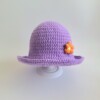 Gehaakte baby hoedje twee-in-een | Lila met kersjes en oranje bloemetje