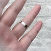 Gehamerde zilveren ring 4mm – 925 sterling zilver – nikkelvrij & op maat gemaakt
