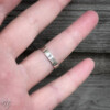 Gehamerde zilveren ring 4mm – 925 sterling zilver – nikkelvrij & op maat gemaakt