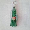 Sleutelhanger, handgemaakt met leren kwast en kralen. Ook te gebruiken als Bagcharm, tassenhanger