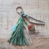 Sleutelhanger, handgemaakt met leren kwast en kralen. Ook te gebruiken als Bagcharm, tassenhanger
