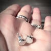 Unieke zilveren oorstekers met 6mm witte jade – minimalistisch & nikkelvrij