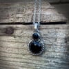 Zilveren hanger met onyx – handgemaakte hanger met zwarte steen.