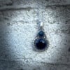 Zilveren hanger met onyx – handgemaakte hanger met zwarte steen.