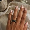 Aards & Mineral chic, handgeweven ring met blauwe tijgeroog edelsteen