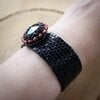 Donker & Dramatisch, handgemaakte armband met Swarovski kristal