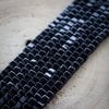 Donker & Dramatisch, handgemaakte armband met Swarovski kristal
