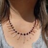 Evening Sun: ketting met roze bergkristal staafjes en granaatdruppels