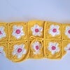 Gehaakt baby vestje | Bolero geel met wit en roze bloemen