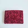 Geweven pasjeshouder | Wijnrood velvet look