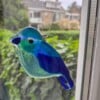 Glasfusing vogel hanger – handgemaakte glazen suncatcher voor raam of tuin – 11 x 6 cm
