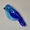 Glasfusing vogel hanger – handgemaakte glazen suncatcher voor raam of tuin – 11 x 6 cm