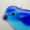 Glasfusing vogel hanger – handgemaakte glazen suncatcher voor raam of tuin – 11 x 6 cm