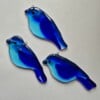 Glasfusing vogel hanger – handgemaakte glazen suncatcher voor raam of tuin – 11 x 6 cm