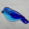 Glasfusing vogel hanger – handgemaakte glazen suncatcher voor raam of tuin – 11 x 6 cm
