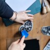Hand Gedrukt T-Shirt, Beige Katoen, Zwarte Vlindervleugels en Verfspetters, Streetwear Casual
