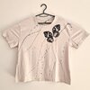 Hand Gedrukt T-Shirt, Beige Katoen, Zwarte Vlindervleugels en Verfspetters, Streetwear Casual