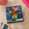 Handgeschilderd bloemen tegeltje — origineel kunstwerk | 10 × 10 cm