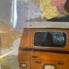 Handgeschilderd kunstwerk op kaart – On the Road – unieke roadtrip scene, ingelijst (33 x 43 cm)