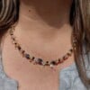 Joy: ketting met citriendruppels, granaatruiten en iolietkubusjes