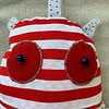Rood zorgenvriendje met hartjes