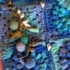 Tas/cross-over band Ocean Blue met schelpjes en Tashanger versiert