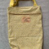 Tote bag met borduurwerk van een biddend meisje