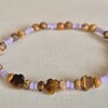 Armband met tijgeroog bloemetjes en miyuki kralen | Lavendula