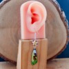 Bloementuin & Zomerbries, cottagecore oorbellen met emaille bedels en geweven bloemetjes