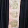 Botanische Wanddecoratie – Ecoprint Vijgenblad met Gouddetails (48 x 130 cm)