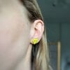 Boulder knopjes oorbellen